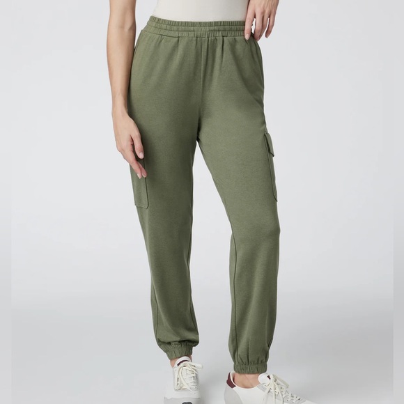 Vuori Women’s Boyfriend Cargo Joggers Dark Metal NWT - Picture 2 of 4